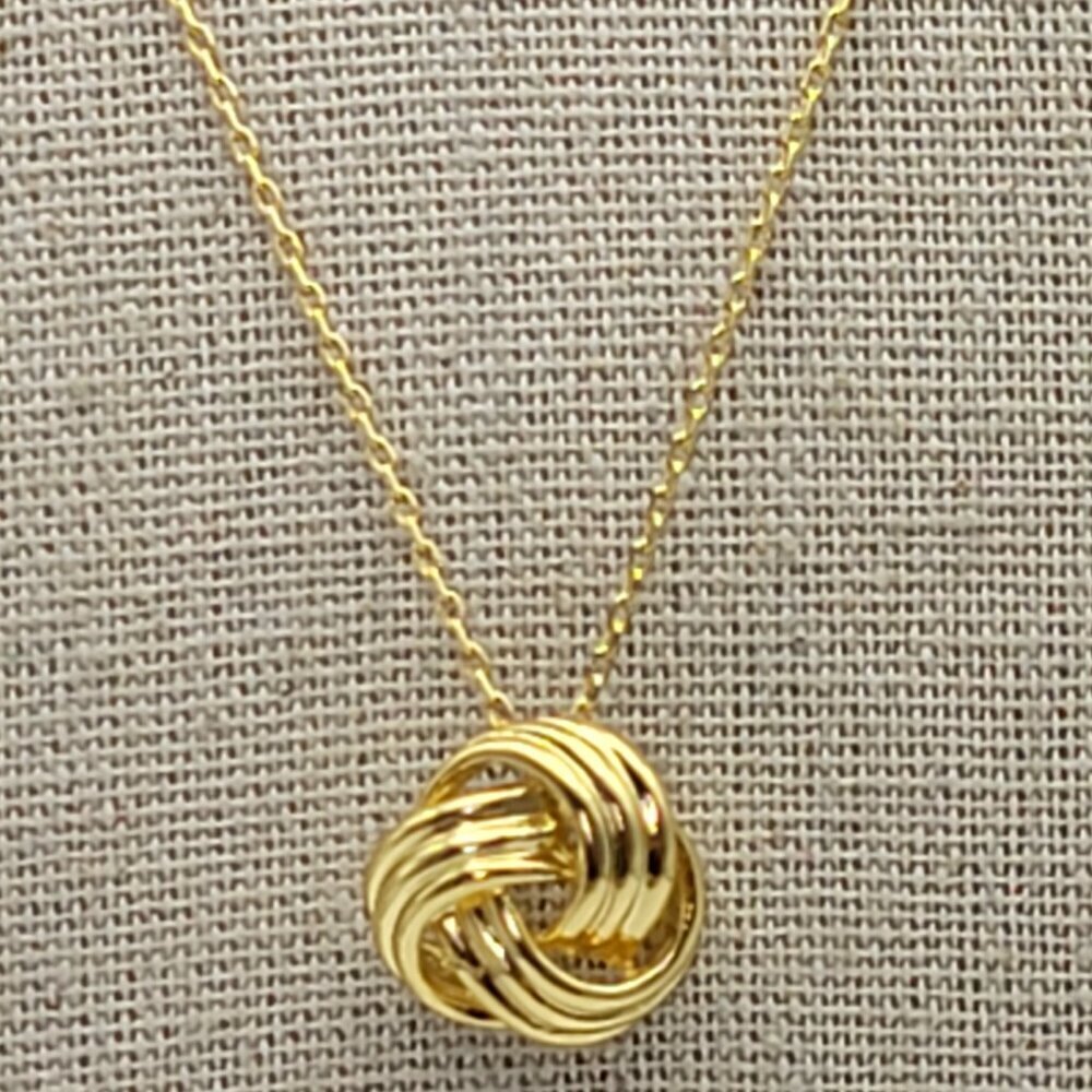 Vida Jewels Love Knot Necklace 18 Inch Yellow Gold Plated Lobster Clasp